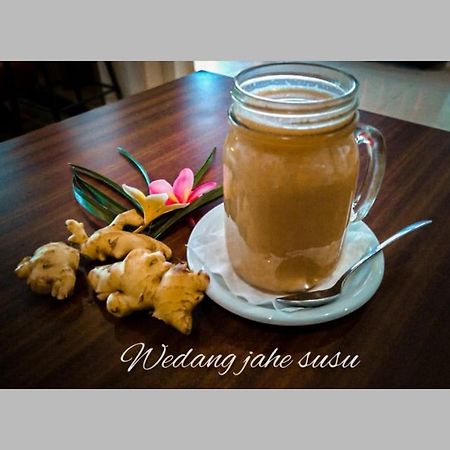 Fortune Front One Hotel Kendari Kültér fotó