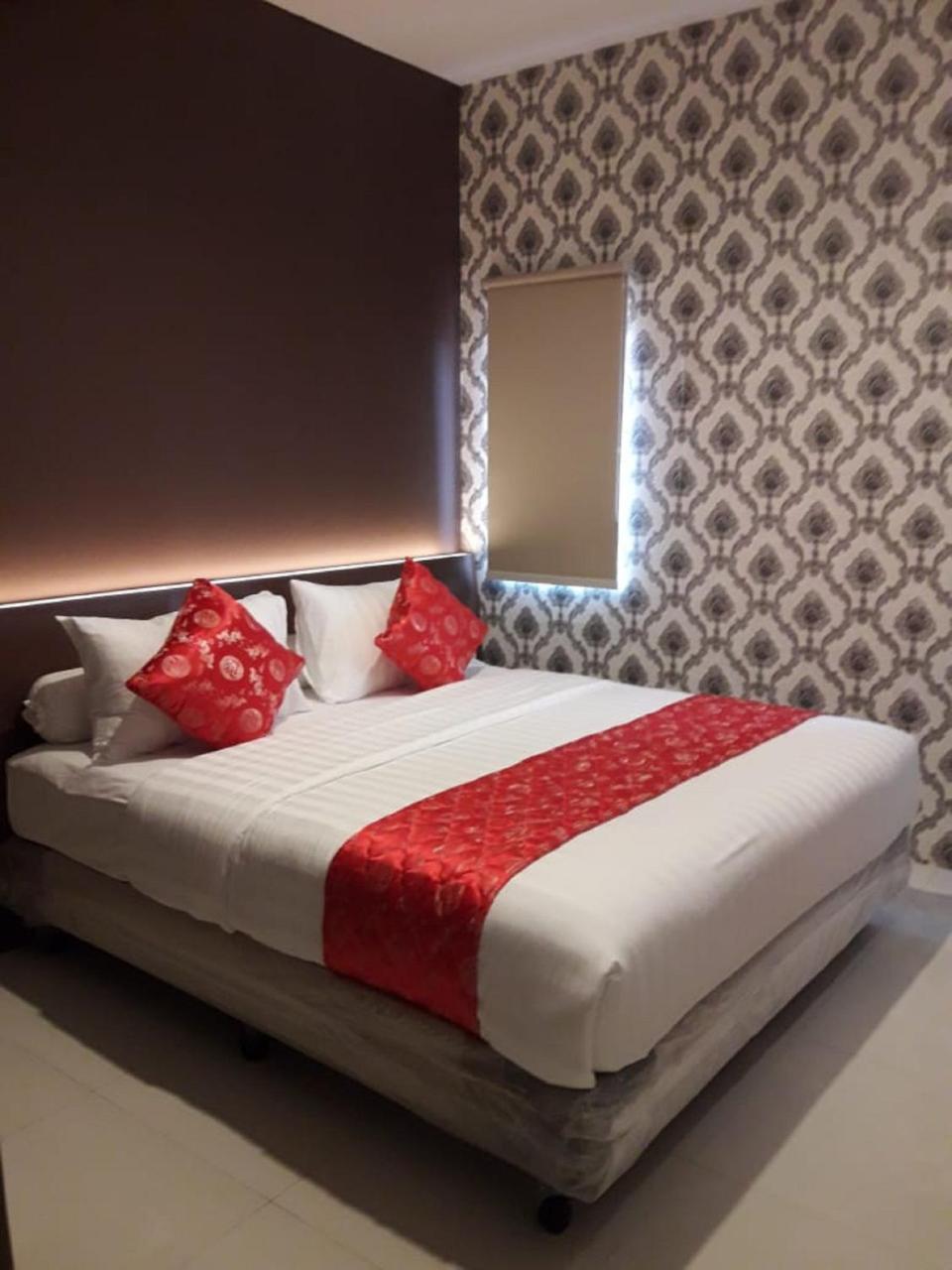 Fortune Front One Hotel Kendari Kültér fotó