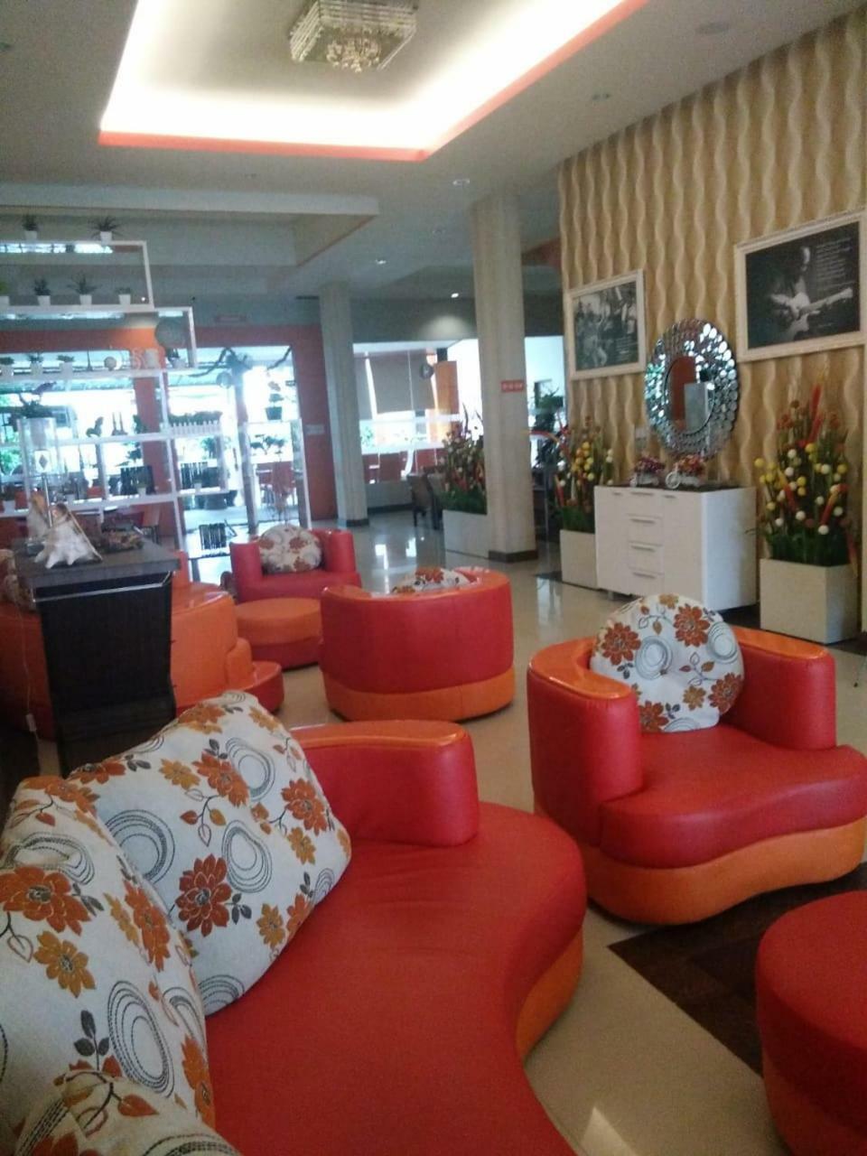 Fortune Front One Hotel Kendari Kültér fotó