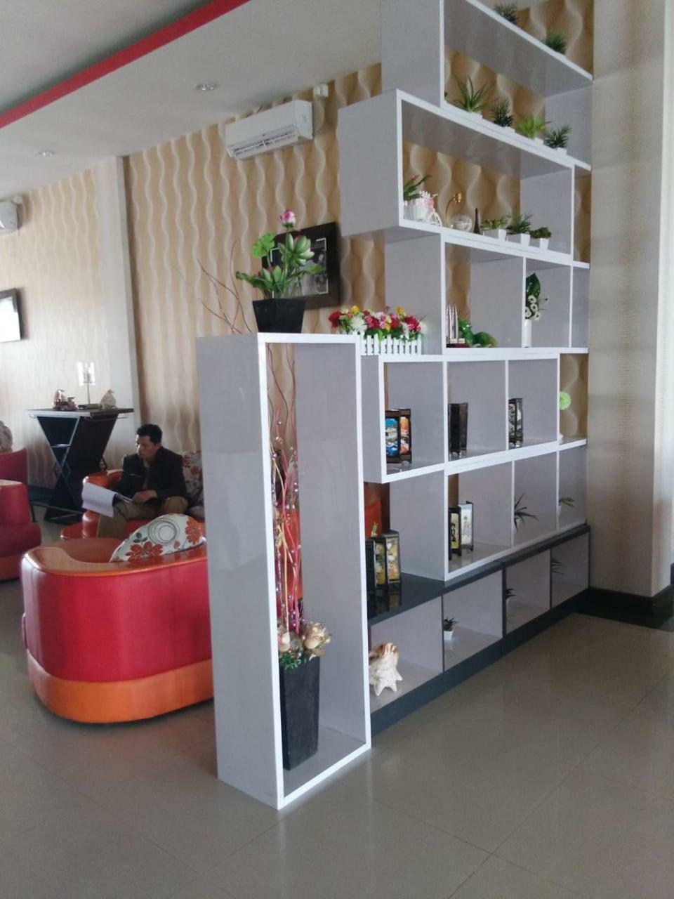 Fortune Front One Hotel Kendari Kültér fotó