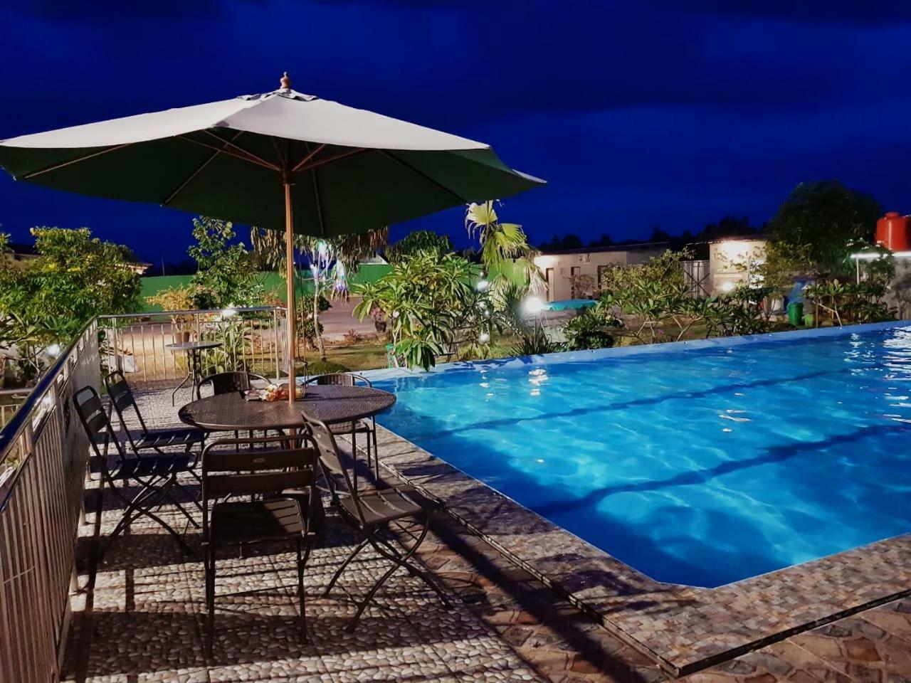 Fortune Front One Hotel Kendari Kültér fotó