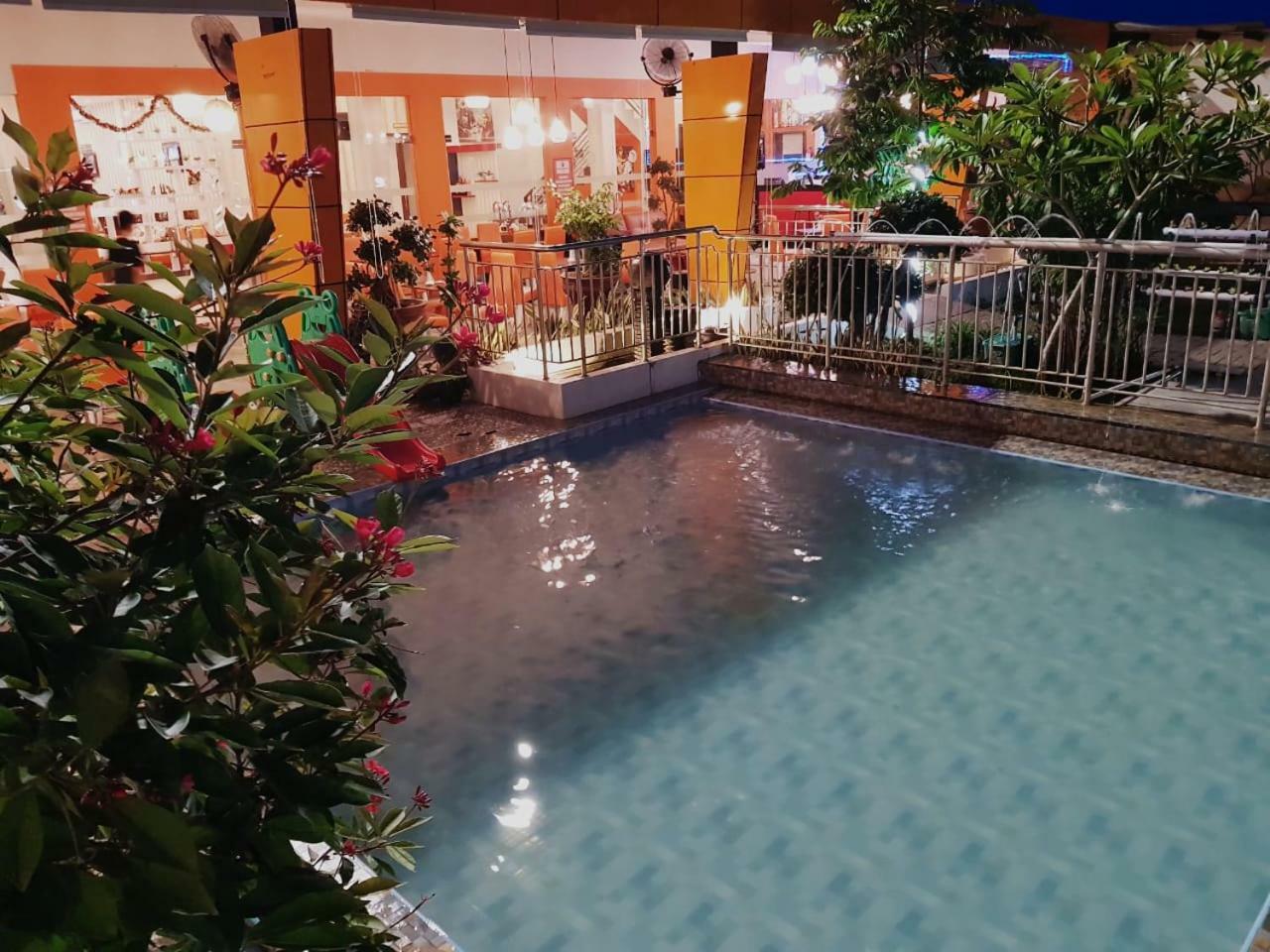 Fortune Front One Hotel Kendari Kültér fotó