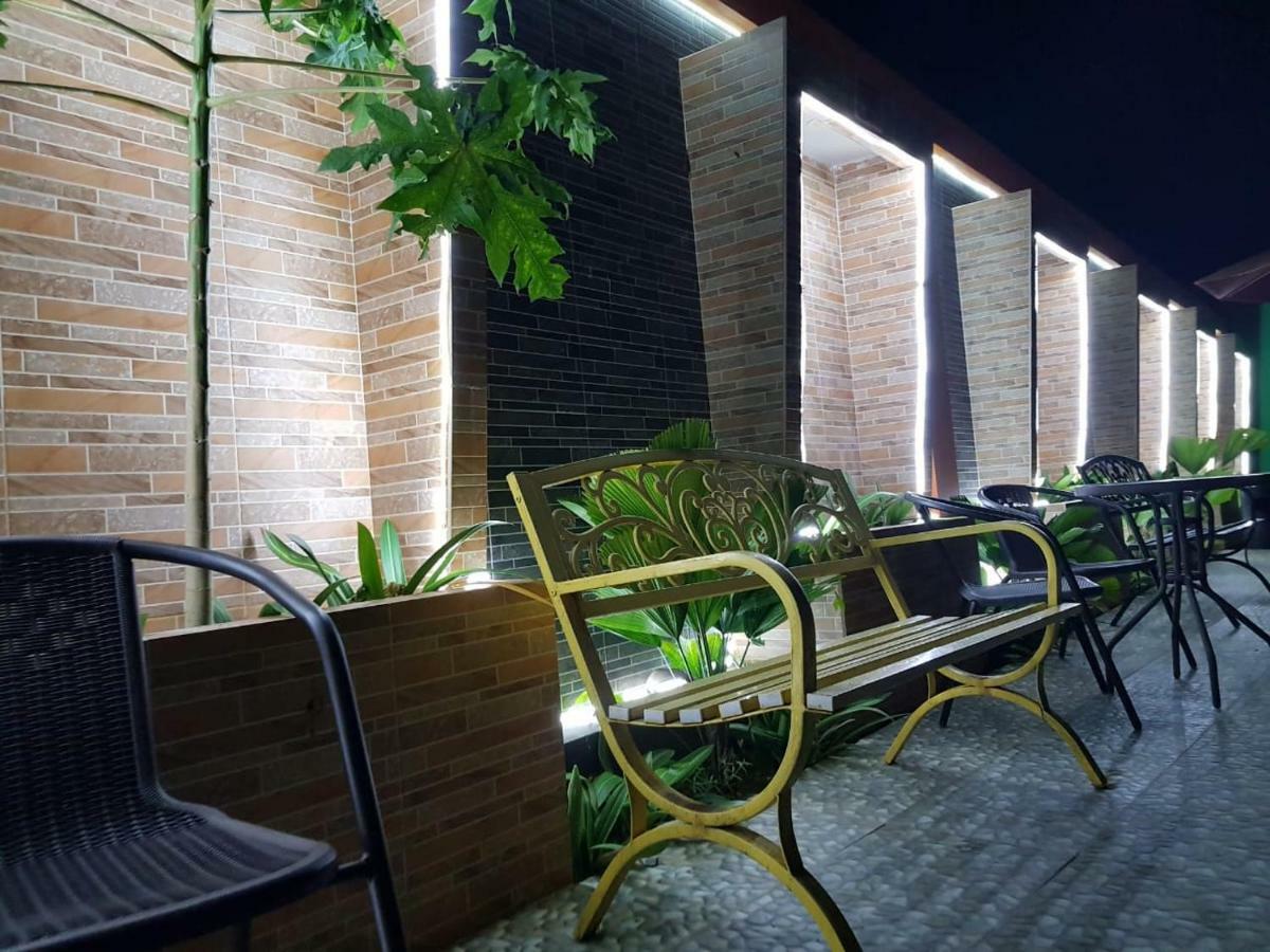Fortune Front One Hotel Kendari Kültér fotó