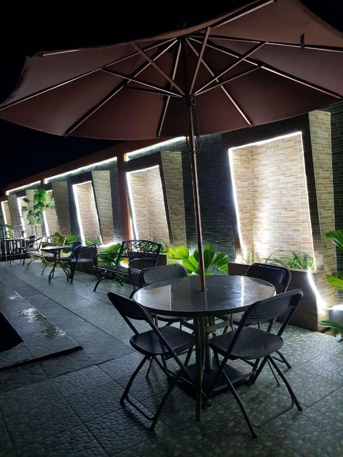 Fortune Front One Hotel Kendari Kültér fotó