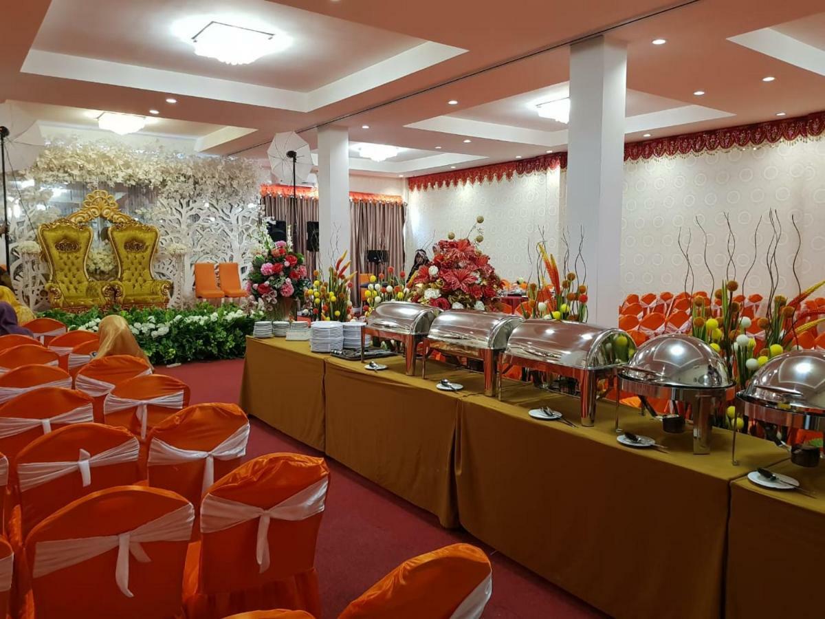 Fortune Front One Hotel Kendari Kültér fotó