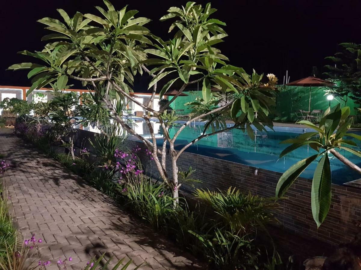 Fortune Front One Hotel Kendari Kültér fotó