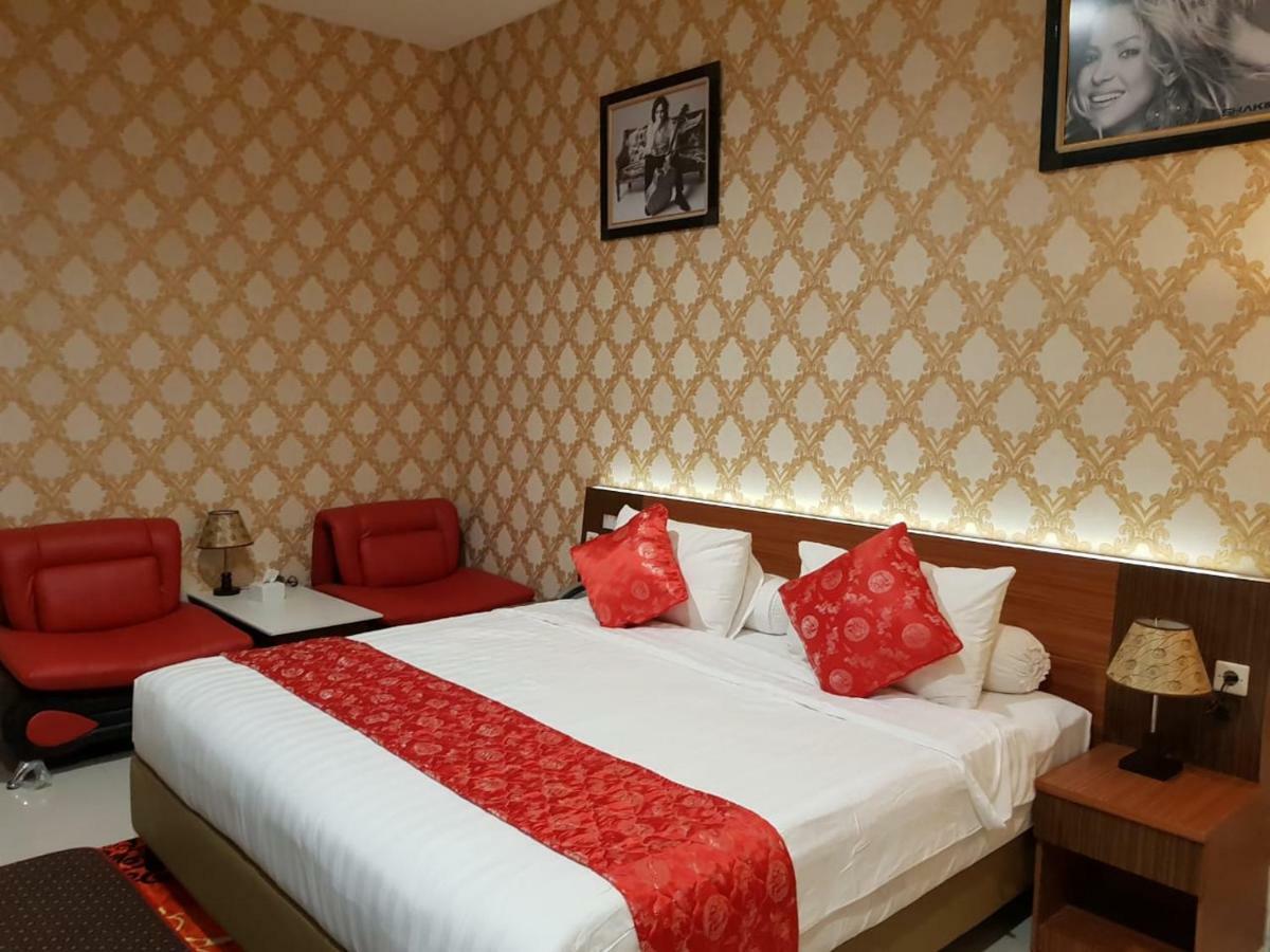Fortune Front One Hotel Kendari Kültér fotó