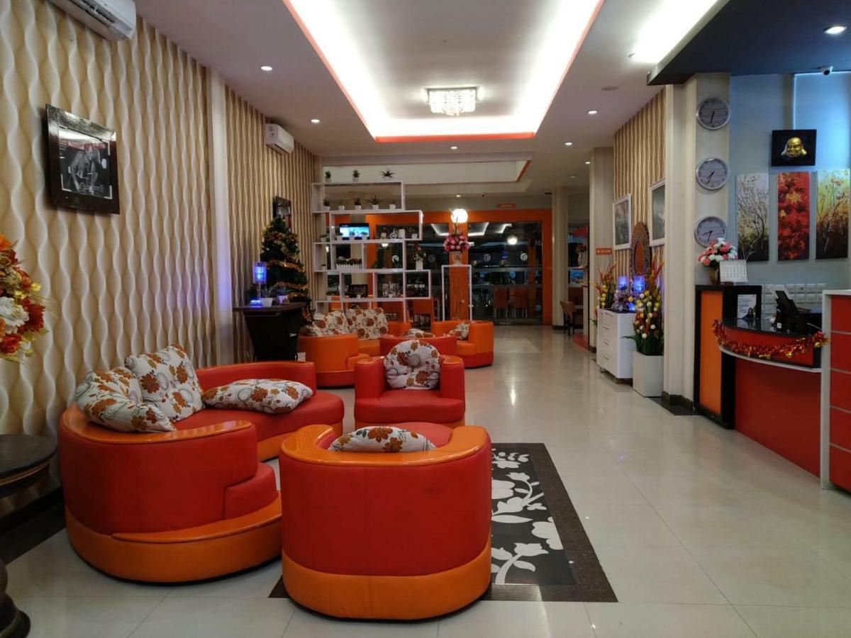 Fortune Front One Hotel Kendari Kültér fotó