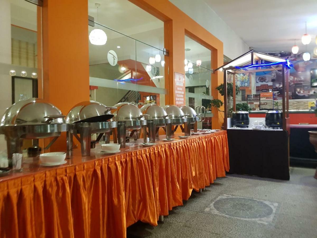 Fortune Front One Hotel Kendari Kültér fotó
