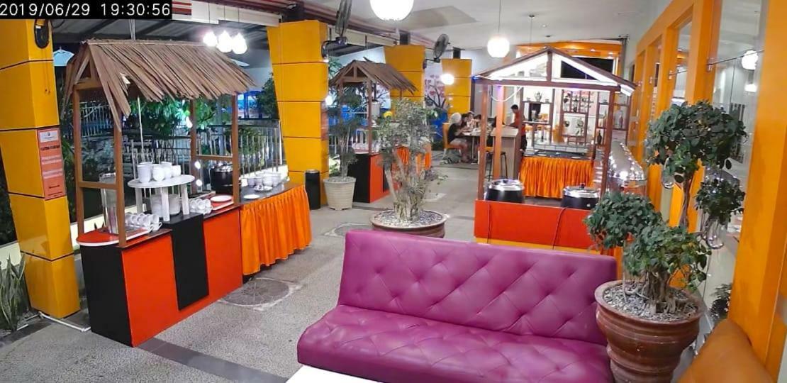 Fortune Front One Hotel Kendari Kültér fotó