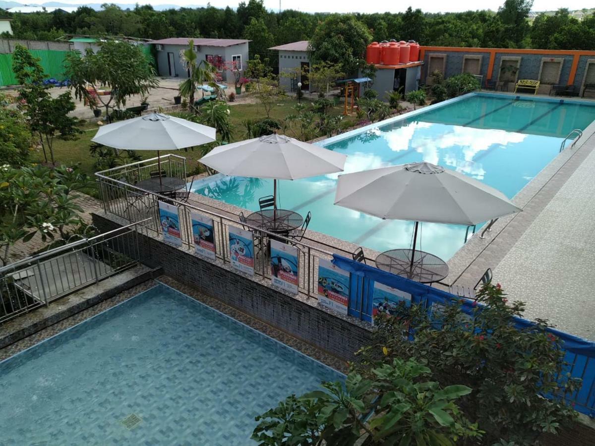 Fortune Front One Hotel Kendari Kültér fotó