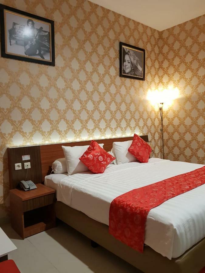 Fortune Front One Hotel Kendari Kültér fotó