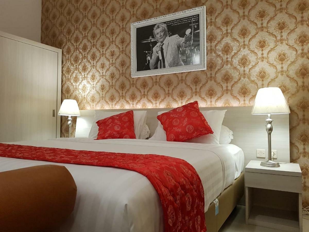 Fortune Front One Hotel Kendari Kültér fotó