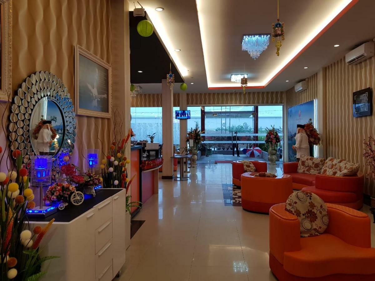 Fortune Front One Hotel Kendari Kültér fotó