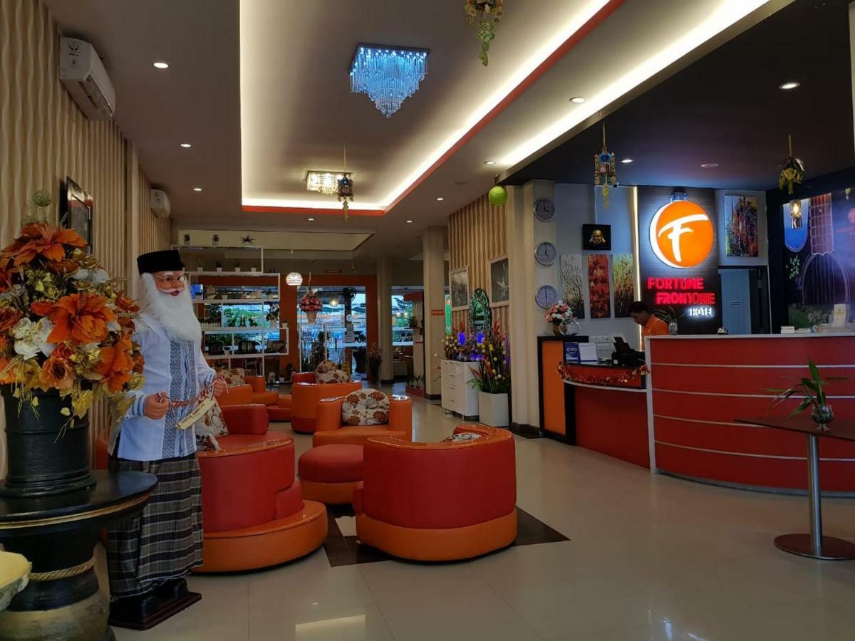 Fortune Front One Hotel Kendari Kültér fotó