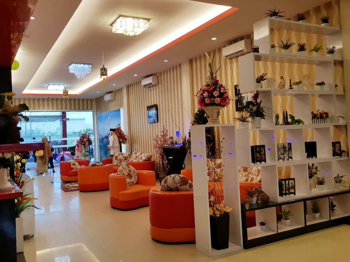 Fortune Front One Hotel Kendari Kültér fotó