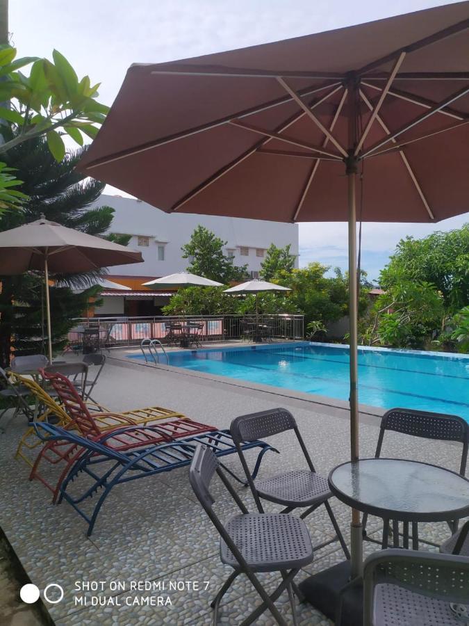 Fortune Front One Hotel Kendari Kültér fotó