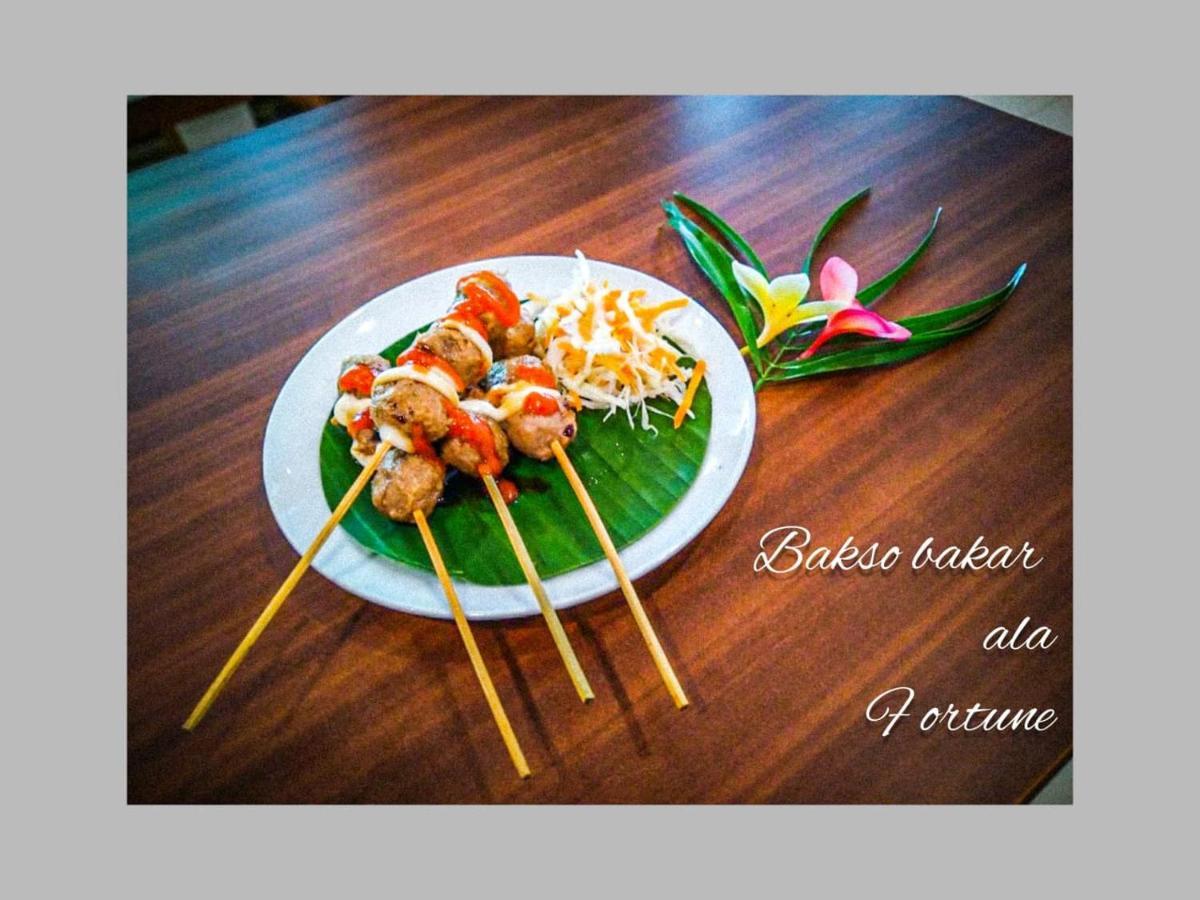 Fortune Front One Hotel Kendari Kültér fotó