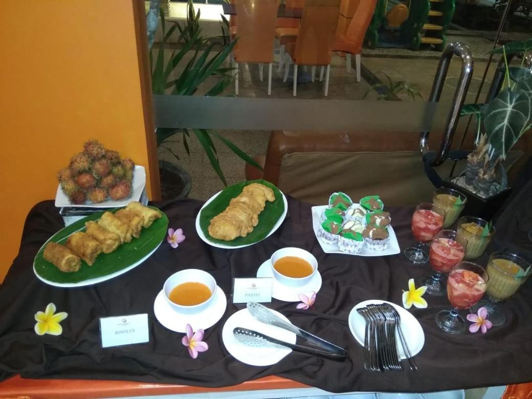 Fortune Front One Hotel Kendari Kültér fotó